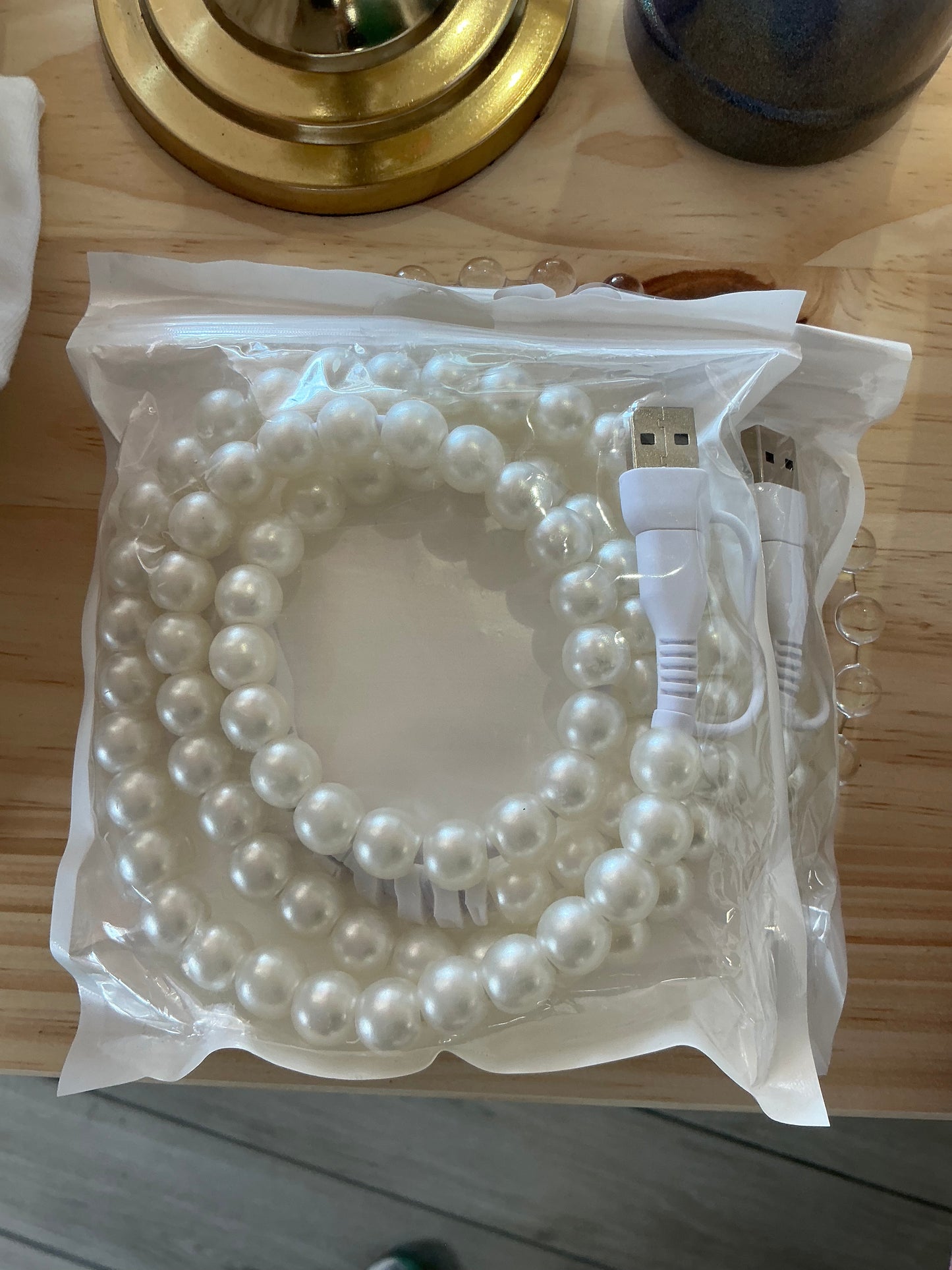 Pearl Lightning Charger